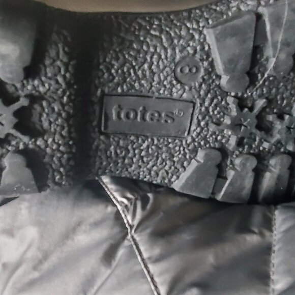 Women's Metallic Silver TOTES Bunny Quilted Puffer Snow Boots Size 8 M Like New - Picture 5 of 8